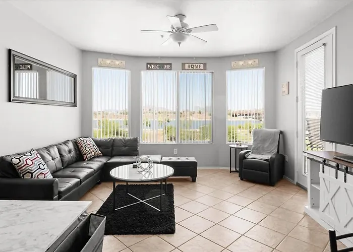 Holiday home Lakefront Serenity