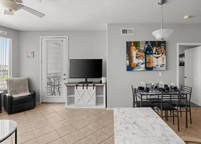 Lakefront Serenity Holiday home