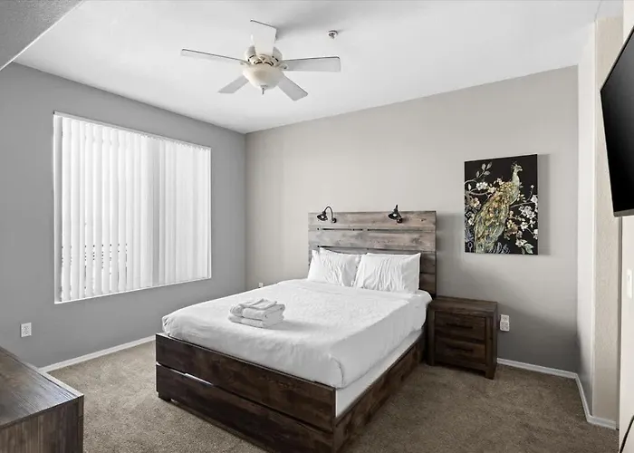 Lakefront Serenity Holiday home Tempe
