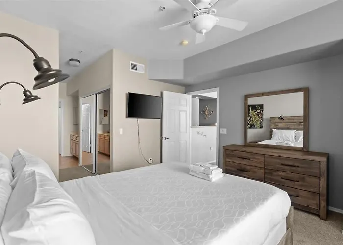 Lakefront Serenity Holiday home *